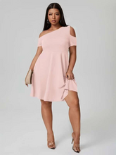 Load image into Gallery viewer, Harriett Plus Solid Cut Out A-line Dress