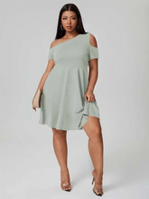 Load image into Gallery viewer, Harriett Plus Solid Cut Out A-line Dress