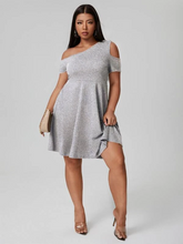 Load image into Gallery viewer, Harriett Plus Solid Cut Out A-line Dress
