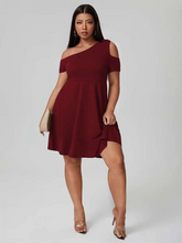 Load image into Gallery viewer, Harriett Plus Solid Cut Out A-line Dress
