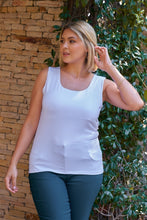 Load image into Gallery viewer, Plus Seamless Sleeveless Round Neck Tank Top
