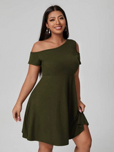 Load image into Gallery viewer, Harriett Plus Solid Cut Out A-line Dress
