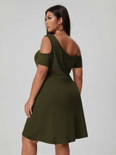Load image into Gallery viewer, Harriett Plus Solid Cut Out A-line Dress

